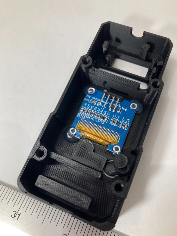 Screen installed in the trainer case