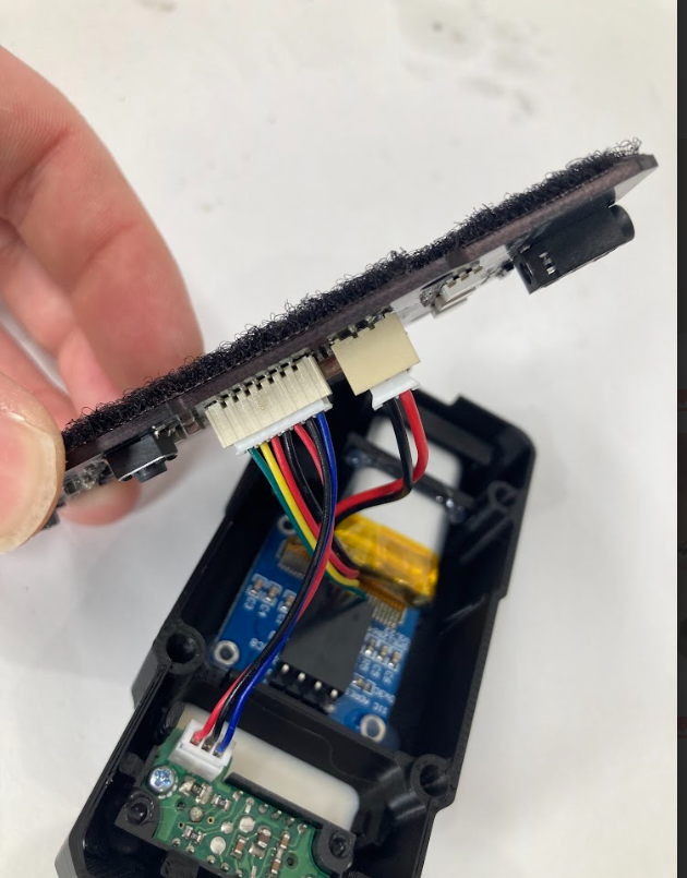 Cable harness connected to the DTT PCB connectors