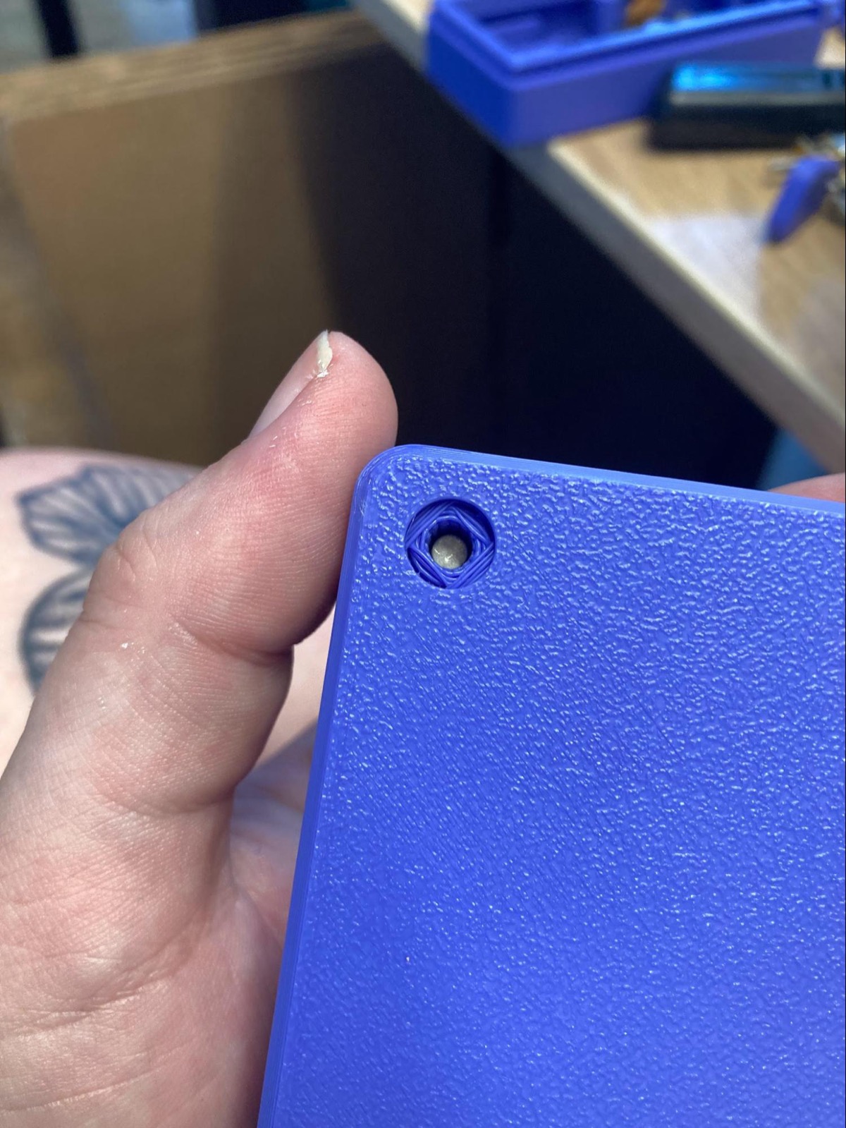 Back magnet installed in bottom housing