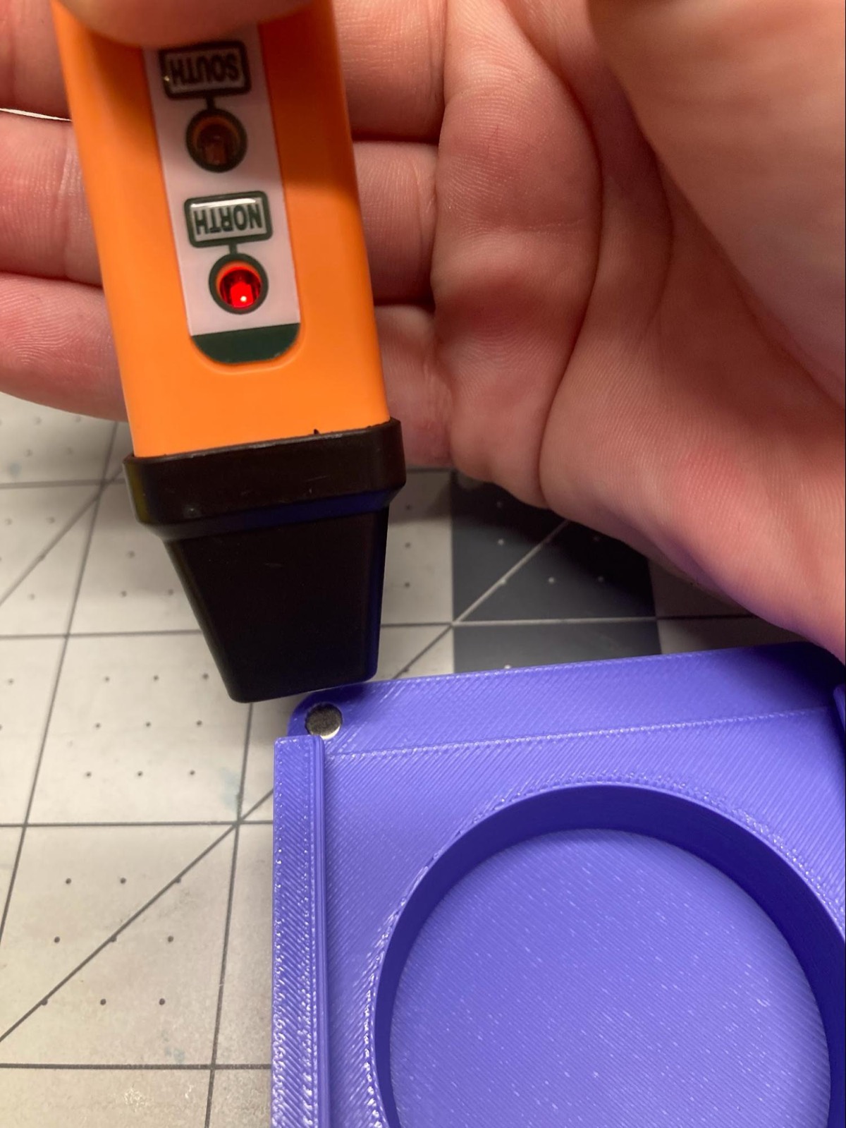 Checking bottom housing front magnet polarity